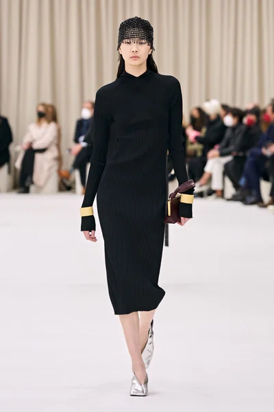 Look 30